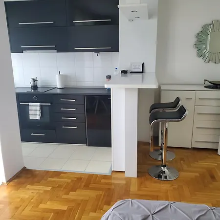 Relax Novi Sad-private Parking *